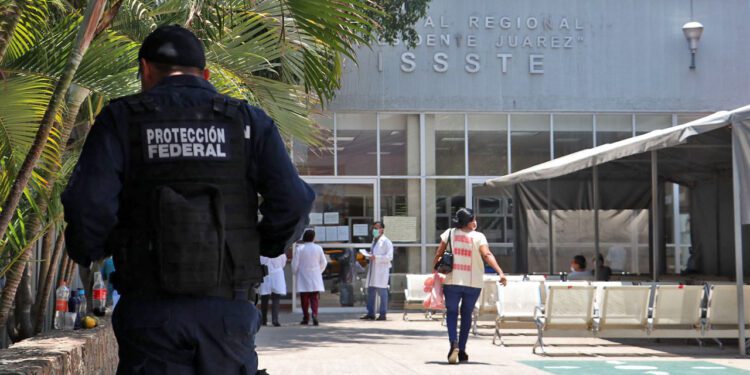 Foto: Adrián Gaytán // El Hospital Regional “Presidente Juárez” de ISSSTE, sin servicio de limpieza.