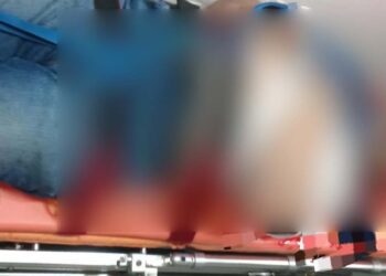 El joven salió disparado con todo y su moto hacia el río de Ocotlán.