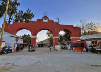 Foto: Álvaro Cuitláhuac López // El Parque del Amor rodeado por el comercio ambulante.