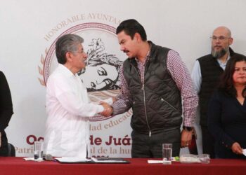 Foto: Adrián Gaytán // El proceso de entrega -recepción lo encabezaron el exedil Francisco Martínez Neri, y el presidente municipal, Raymundo Chagoya Villanueva.