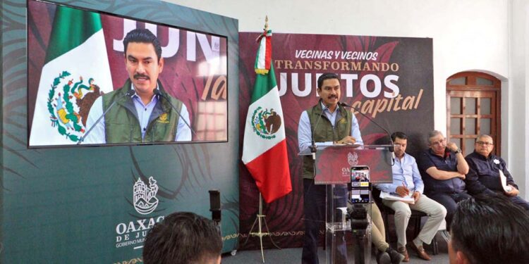 Foto: Adrián Gaytán // En su conferencia semanal, el presidente municipal, Raymundo Chagoya Villanueva, dijo que se investigará sobre los pasivos y gastos que suman más de 720 millones de pesos.