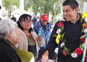 Foto: cortesía // En su gira de trabajo por la Mixteca oaxaqueña, el gobernador Salomón Jara Cruz visitó Santiago Tepetlapa.