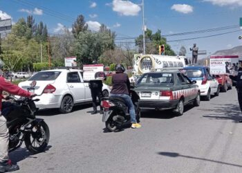 Exhortan a los motociclistas a usar casco de seguridad, respetar la velocidad y el reglamento de tránsito.