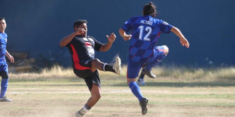 Fotos: Leobardo García Reyes // Deportivo El Retiro se impuso por la mínima diferencia de un gol al Repres Oaxacali.