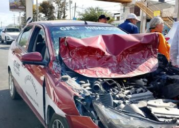 Taxi foráneo choca en Hacienda Blanca