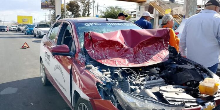Taxi foráneo choca en Hacienda Blanca
