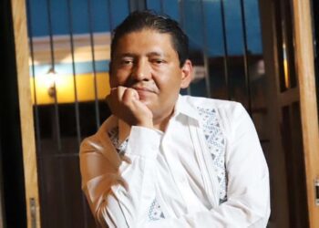 El maestro Felipe Valdivieso Vega muy activo, por lo que le deseo que su salud esté excelente.