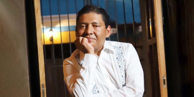 El maestro Felipe Valdivieso Vega muy activo, por lo que le deseo que su salud esté excelente.