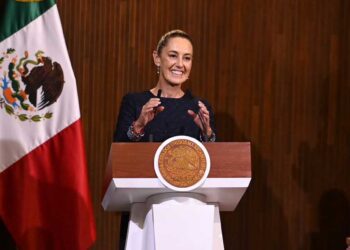 Foto: Presidencia de la República // En el aniversario 108 de la Constitución, la presidenta de la República presentó la iniciativa contra la reelección y el nepotismo.