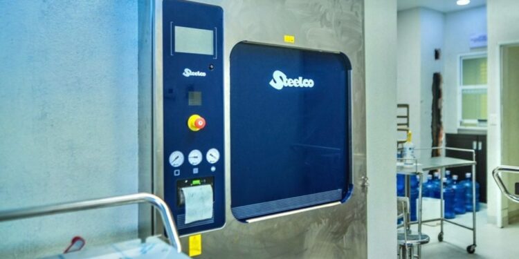 Entregan esterilizador de vapor de última generación al Hospital Civil
