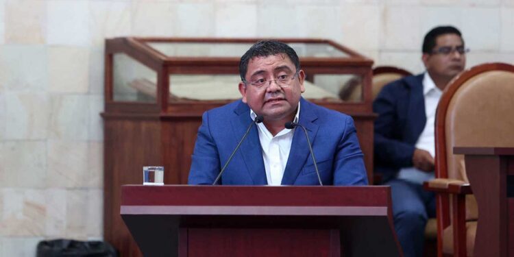 Foto: Luis Alberto Cruz // Farid Acevedo, secretario de Finanzas, comparece ante legisladores.