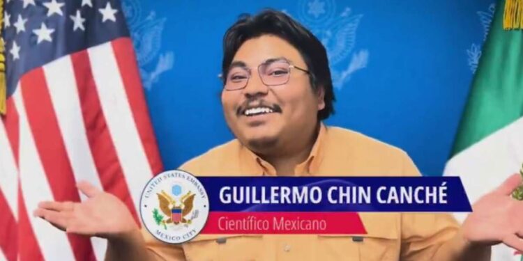 Mexicano elegido por la NASA para estudiar las lunas de Saturno