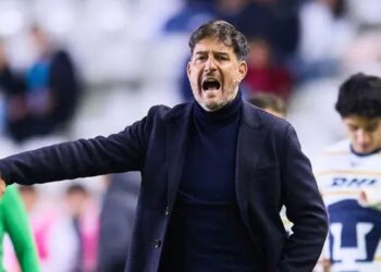 Pumas se queda sin director técnico