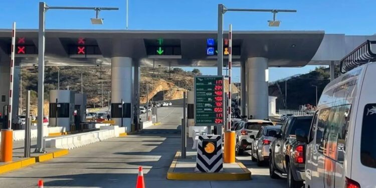 Aumento de tarifas y largas filas en la caseta Barranca Larga-Ventanilla afectan a viajeros
