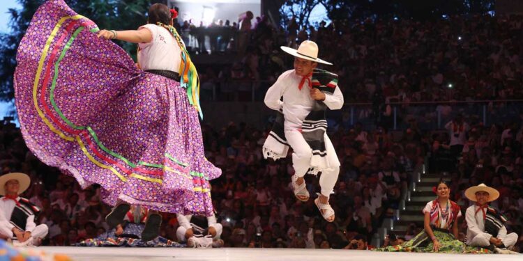 Convocan a delegaciones para la Guelaguetza 2025