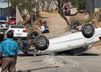 Se vuela tope y atropella a trabajador de SOAPA
