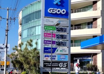 Gasolina a 24 pesos litro, acuerdan gobierno y gasolineros