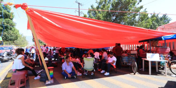 Persisten los bloqueos; ningún bloqueo en cruceros estratégico al mediodía