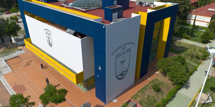La Máxima Casa de Estudios del Estado presentó su Convocatoria General de Admisión 2025, en la que ofrece 53 programas educativos.