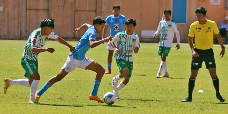 Fotos: Leobardo García Reyes // Juan Manuel Bernal dijo que las puertas celestes están abiertas al talento oaxaqueño.