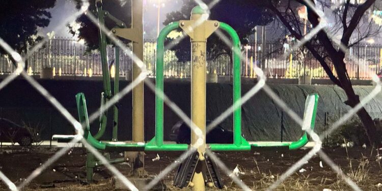 Foto: Álvaro Cuitláhuac López // La afluencia de usuarios en los gimnasios al aire libre es mínima.
