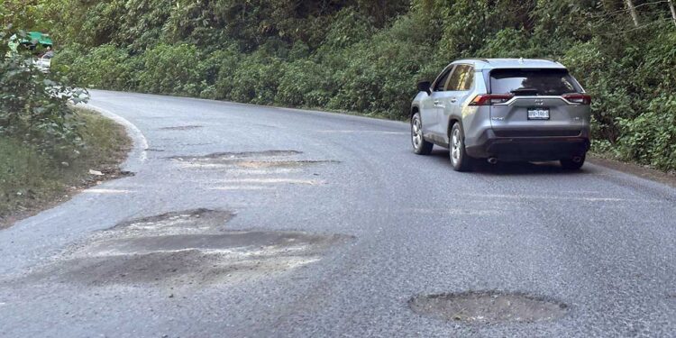 Foto: Archivo El Imparcial // Llaman a atender con celeridad las carreteras 135 y 182, debido al estado de abandono en el que se encuentran.