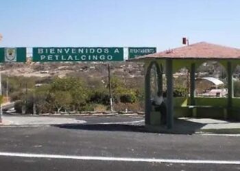 La mujer se encontraba esperando el autobús con rumbo a Acatlán.
