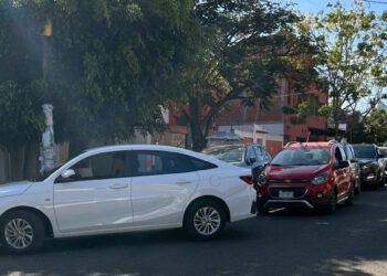 Foto: Carlos A. Hernández // Largas filas en el verificentro de la colonia Reforma.