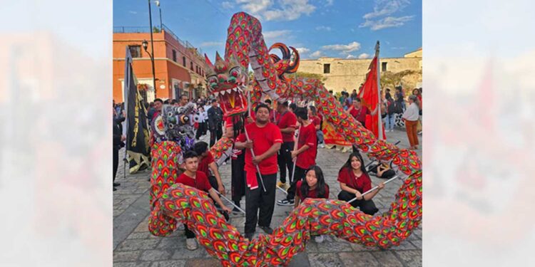 Las escuelas realizaron demostraciones de sus artes marciales.