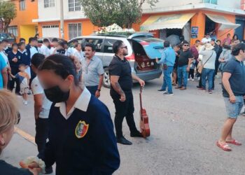 Le dan el último adiós a trabajador de la Escuela Secundaria Benito Juárez.