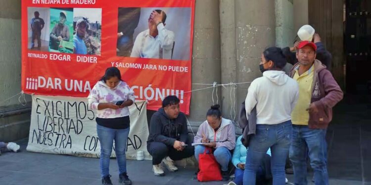 Los tres hombres llevan un mes en la cárcel de Nejapa de Madero.