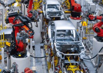 Foto: Agencias // Las industrias como la automotriz utilizan cada vez más la IA, para que ciertas funciones se vuelvan algorítmicas y no dependan de la mano humana.