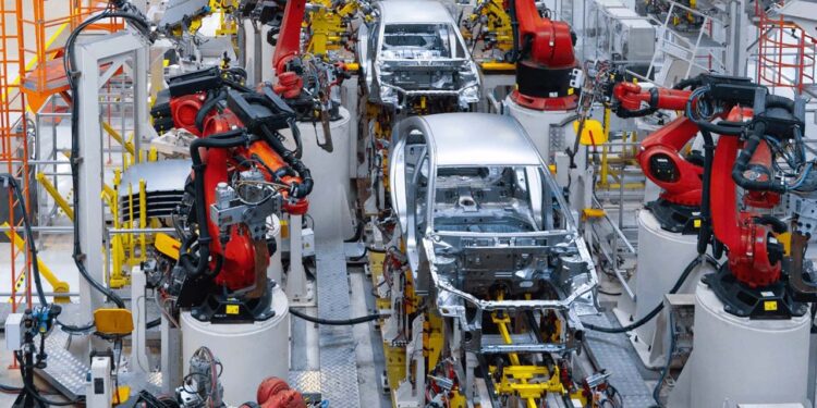 Foto: Agencias // Las industrias como la automotriz utilizan cada vez más la IA, para que ciertas funciones se vuelvan algorítmicas y no dependan de la mano humana.