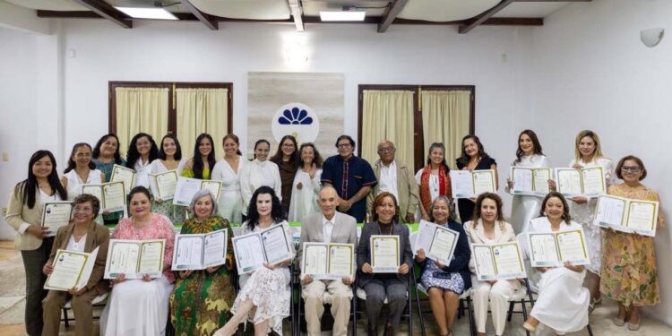 Foto: cortesía // Los 22 egresados de la Educación Integral para el Bienestar forman la generación número 49.