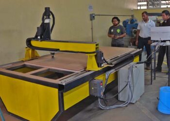 Los asesores catedráticos de estos talleres han supervisado la instalación de estos equipos.