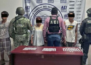 Los detenidos fueron identificados como Juan Luis Z. P., Ramón G. M., y Blanca R. P.