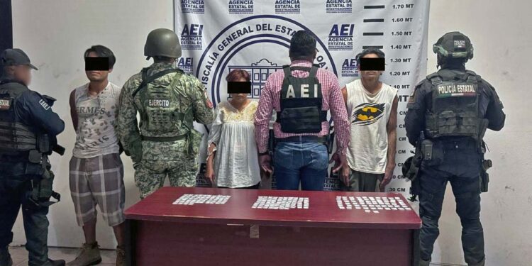 Los detenidos fueron identificados como Juan Luis Z. P., Ramón G. M., y Blanca R. P.