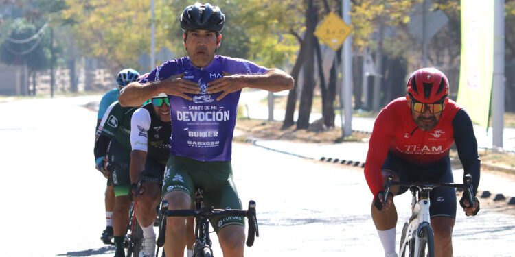 Con devoción se da el triunfo a Moisés Ramírez
