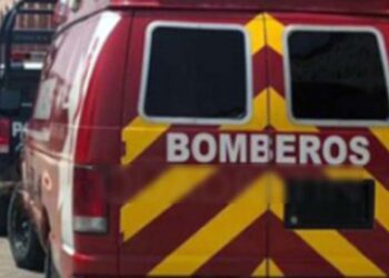 Paramédicos llegaron para atender al motociclista.