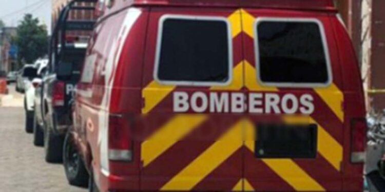 Paramédicos llegaron para atender al motociclista.