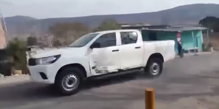 VIDEO | Robo de camioneta Carso desata persecución, balacera y aseguramiento en Valles Centrales