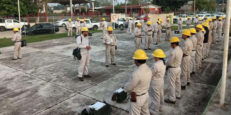 Foto: cortesía // Personal de Vectores de SSO lleva a cabo acciones para la prevención y control del dengue en la Jurisdicción Sanitaria 3 Tuxtepec.