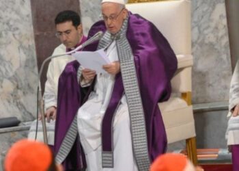 El Papa Francisco pasó una noche tranquila y sigue descansando, informa el Vaticano
