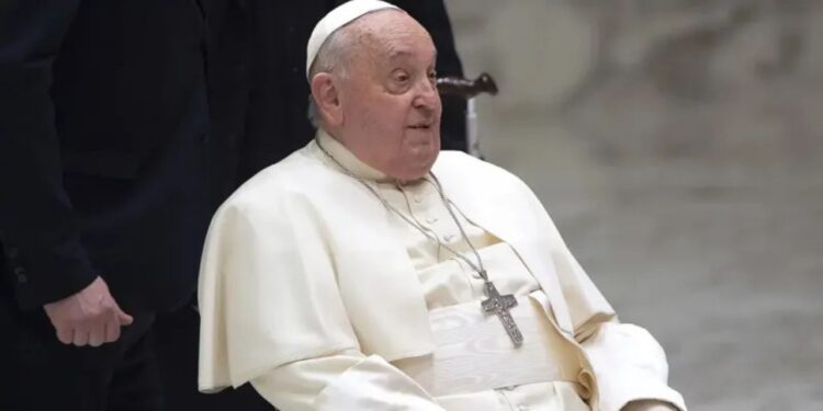 La salud del Papa Francisco presenta ligera mejoría