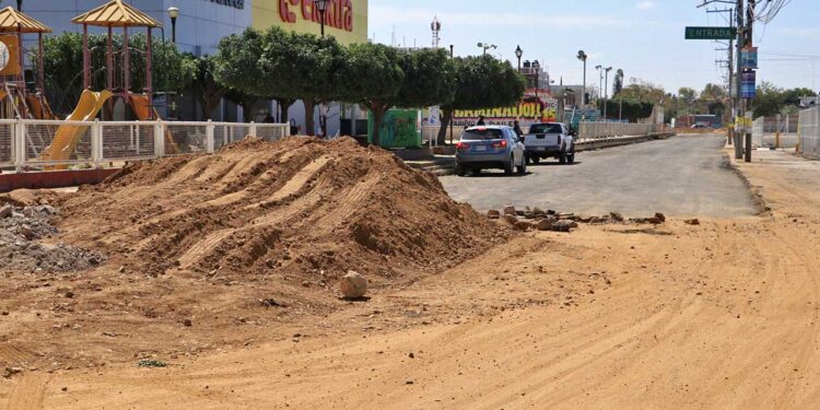 Foto: Adrián Gaytán // Quinta las Águilas se ha convertido en una obra maldita tanto por los años que se mantuvo sin un proyecto de pavimentación como el tiempo empleado para llevarlo a cabo.