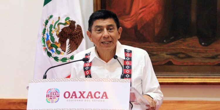 Foto: Adrián Gaytán // “Nos van a ayudar a abatir el rezago que nos heredaron en el sistema de salud”: Salomón Jara Cruz, Gobernador del Estado.