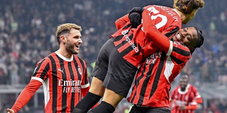 VIDEO | ‘Santi’ Gimenez luce con asistencia en su debut con el Milan