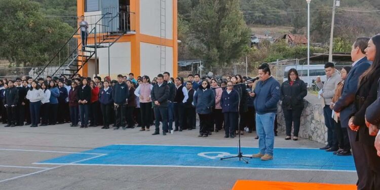 También se conmemoró el aniversario de la Constitución Política.