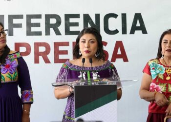 Foto: Luis Alberto Cruz // Tras su comparecencia la secretaría de las Mujeres, Anahí Sarmiento Pérez, realizó una conferencia de prensa.