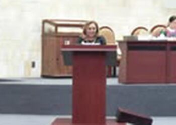 Foto: Congreso de Oaxaca // Una de las diputadas en tribuna del Congreso de Oaxaca.